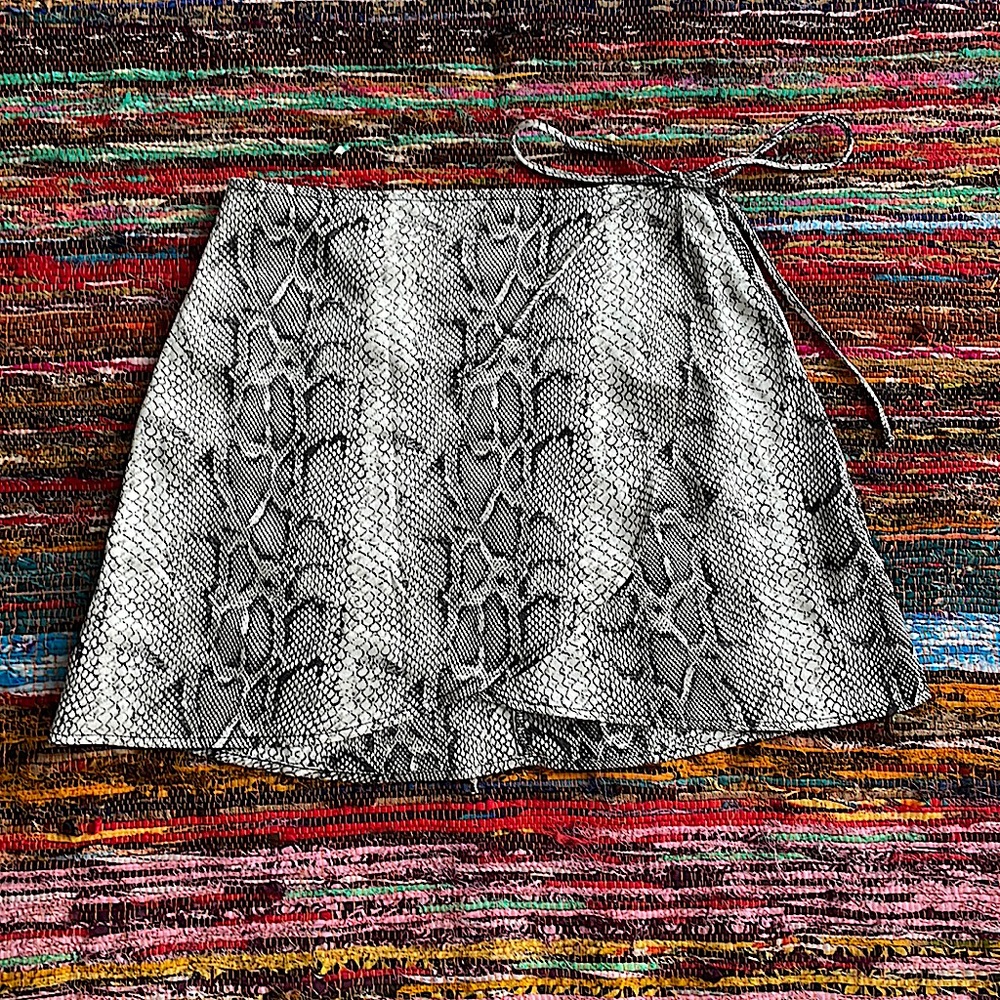 ✨Snake Print Skirt✨